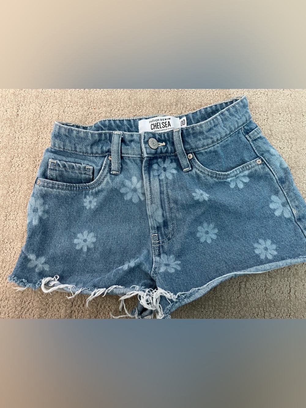 Refuge Denim Chelsea 🌼 Floral Cutoff Shorts
